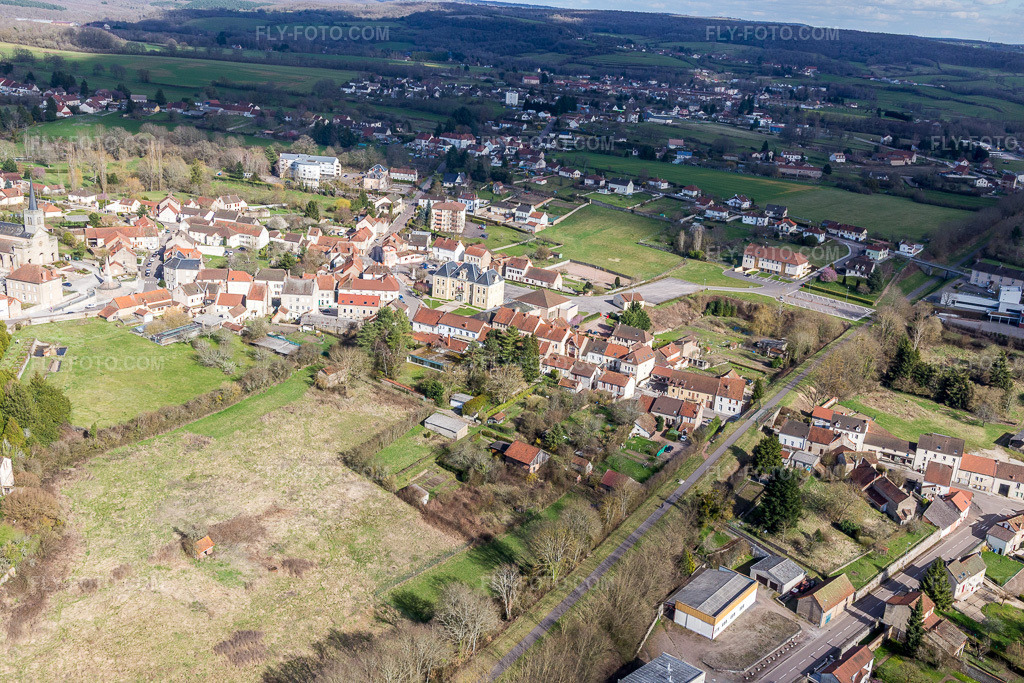 Aerial view: View of the town in Épinac in the state Saone et Loire, France. – Photo: IMG_105425.jpg taken on 04/01/2018 by Werner Riehm/FLY-FOTO.com – Resolution of the original: 5472 x 3648 px