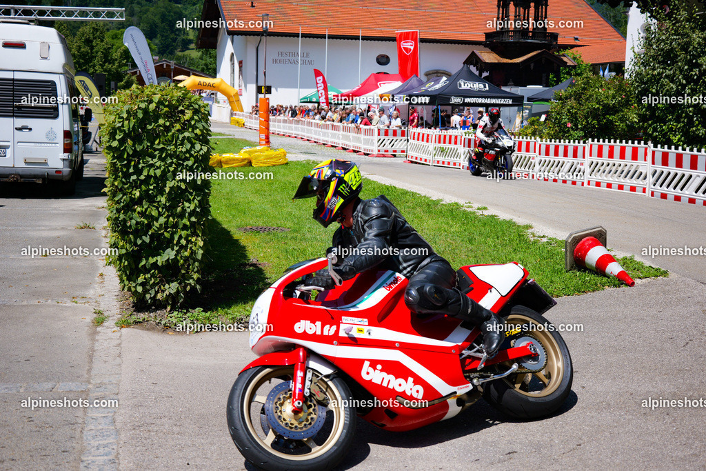 P1036933-2 | Erleben Sie atemberaubende, hochqualitative Fotos Ihrer Fahrt entlang der malerischen Alpenstraßen. Besuchen Sie alpineshots.com, um professionelle Aufnahmen Ihrer unvergesslichen Reise zu finden und zu kaufen - Realisiert mit Pictrs.com