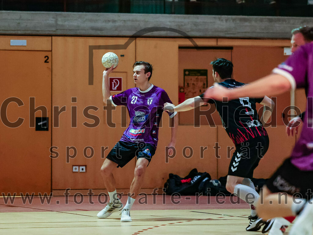 2023-11-26_035_SpVgg_Altenerding_gegen_TSV_1861_Mainburg | Erding, Deutschland, 26.11.2023:
Handball, Bezirksoberliga Männer 2023 / 2024, 9. Spieltag, SpVgg Altenerding gegen TSV 1861 Mainburg, Endergebnis: 34:20

Tim Saalborn (SpVgg Altenerding, #27), Johannes Ettenhuber (TSV 1861 Mainburg, #9)

Foto: Christian Riedel / fotografie-riedel.net