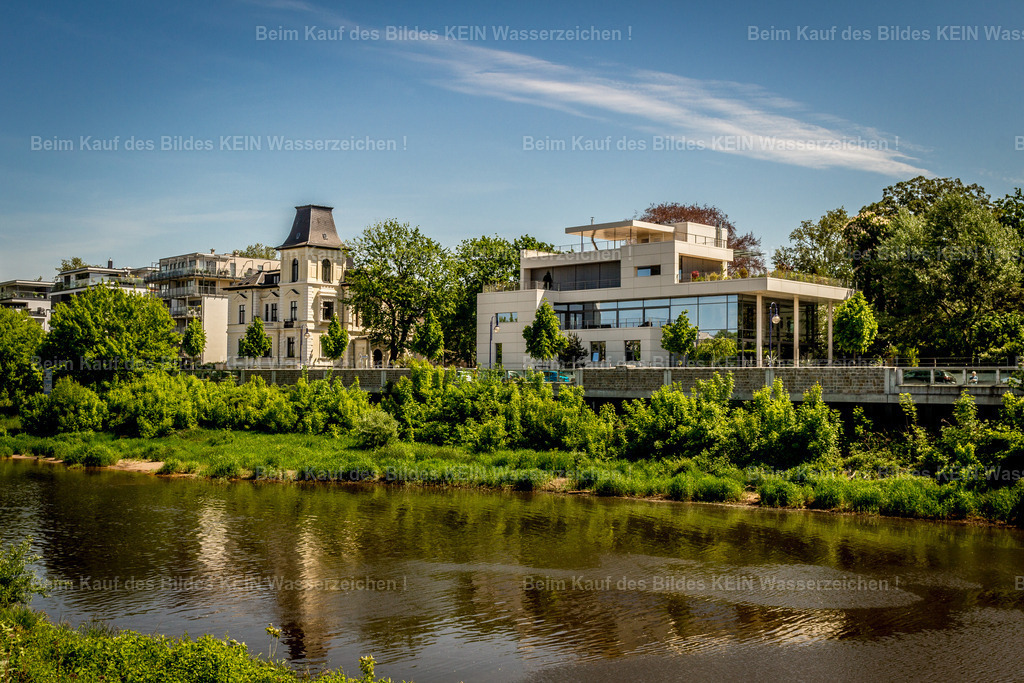 Magdeburg Villa Mannel-9616 | Ich wäre fast daran vorbeigelaufen.Erst auf den zweiten Blick ist mir aufgefallen, wie gut sich das moderne Gebäude zwischen die alten Häuser einfügt. Seitdem schaue ich beim Stadtbummel viel öfter nach links und rechts – und entdecke immer wieder kleine Überraschungen. - Realisiert mit Pictrs.com