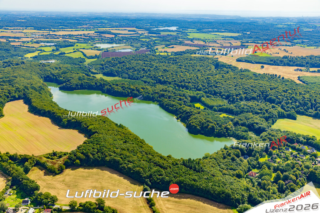 Luftaufnahme Ukleisee Eutin - Die Luftaufnahme wurde 2025 vom UL-Flugzeug heraus erstellt ( ohne Drohne ) - Hochauflösende Luftaufnahme - für professionelle Ausdrucke geeignet. Die Geschenkidee !Mit Lizenz und Bildrechte bestellbar