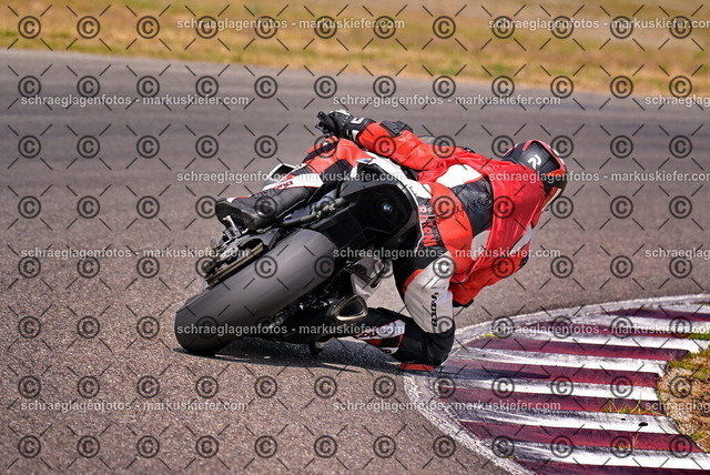 26bt05-1777 | markuskiefer.com - Realisiert mit Pictrs.com