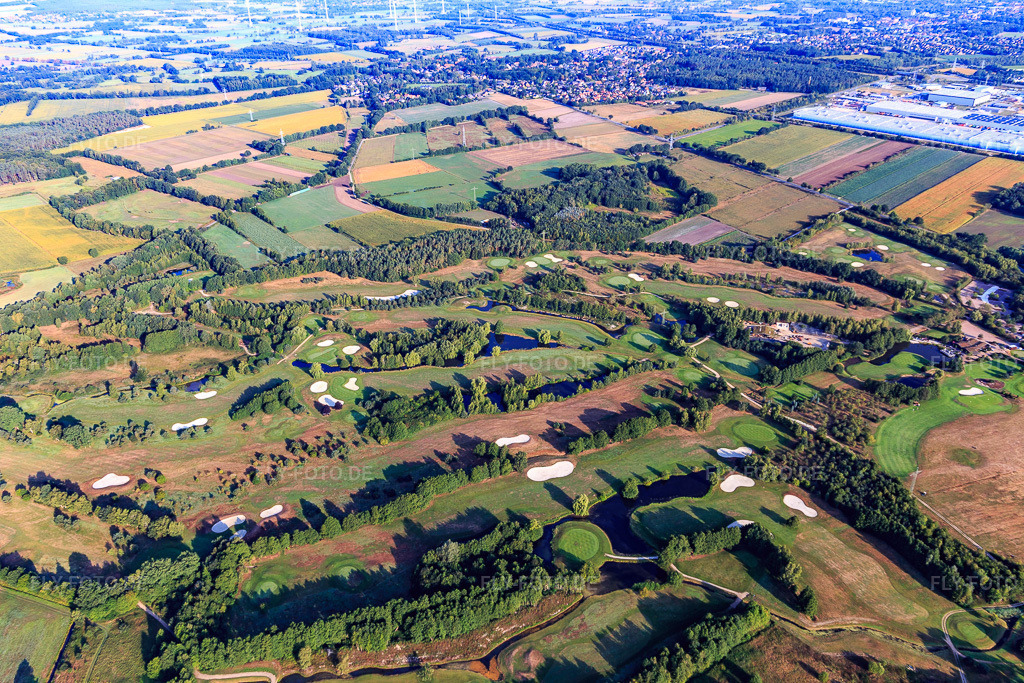 Luftbild: Gelände des Golfplatz Green Eagle Golf Courses (Luhe) im Ortsteil Luhdorf in Winsen im Bundesland Niedersachsen in Deutschland. Foto: IMG_110341.jpg vom 18.08.2018 durch Werner Riehm/FLY-FOTO.de