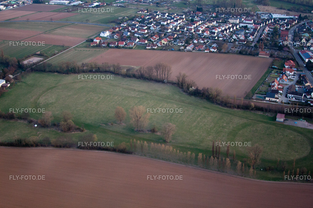 Billigheim, Rennbahn | Luftbild: Billigheim, Rennbahn im Ortsteil Billigheim in Billigheim-Ingenheim im Bundesland Rheinland-Pfalz in Deutschland. Foto: IMG_49179.jpg vom 24.03.2012 durch Werner Riehm/FLY-FOTO.de - Realisiert mit Pictrs.com