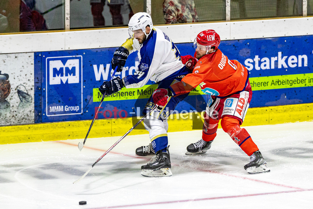 Testspiel EC Peiting vs EV Lindau Islanders | Eishockey Oberliga Süd Vorbereitung 2023/2024, Testspiel EC Peiting vs EV Lindau Islanders
,
2023-09-15 in Peiting (Eisstadion)
34 Alexander DOSCH (Islanders 34), 9 Brett OUDERKIRK (ECP 9)
Copyright: FotoLindnerWJL