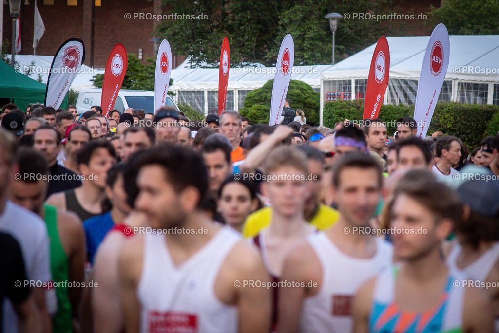 21. ASV Nachtlauf; Koeln, 08.05.24 | Impressionen vom 21. ASV Nachtlauf am 08.05.24 am Tanzbrunnen in Koeln. Foto: BEAUTIFUL SPORTS/Axel Kohring