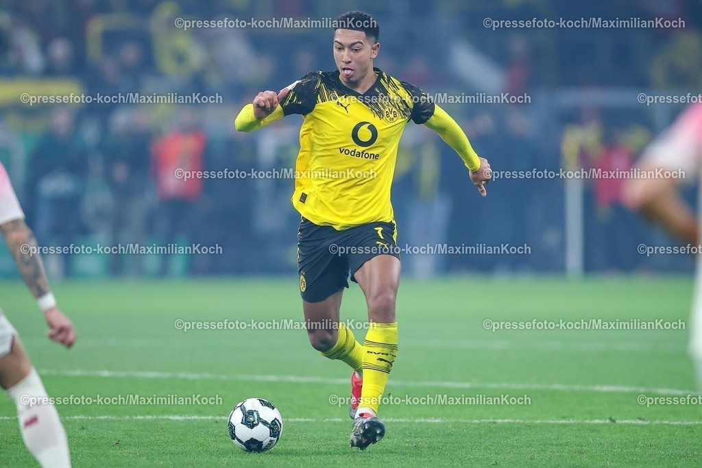 BVB02122501131 | 02.12.2025, Fußball, DFB-Pokal, Borussia Dortmund - Bayer 04 Leverkusen, Achtelfinale, Signal Iduna Park, Saison 2025 2026: Jobe Bellingham (BVB #07) DFB regulations prohibit any use of photographs as image sequences and or quasi-video.