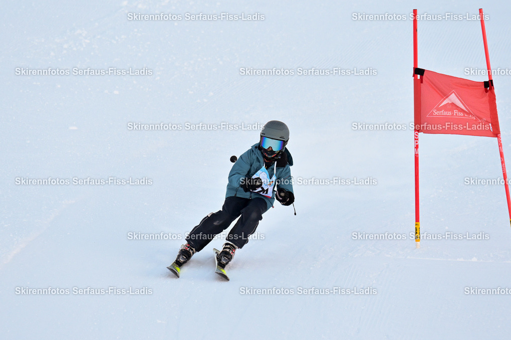 SRF_25.12.2025_0234 | Skirennfotos,Serfaus,Fiss,Ladis,Kinderskirennen,Winter,Tirol,Oberland,skirace,SFL,feelfree,weil wir's genießen,ski,Ski,skifahren,Sonnenplateau, - Realisiert mit Pictrs.com