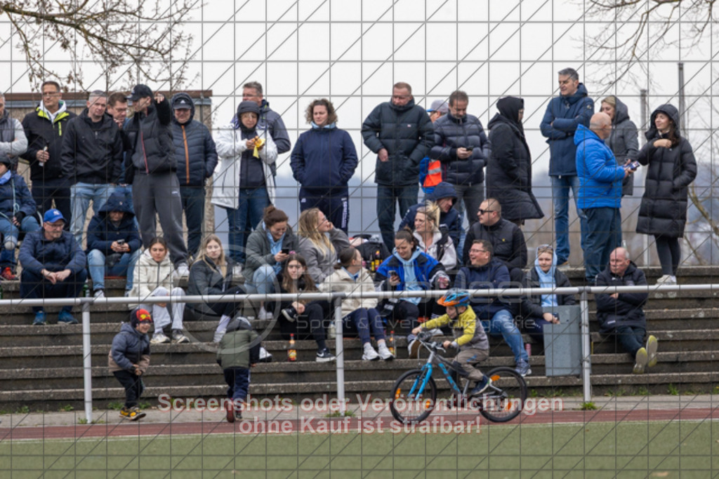 20250330_160522_0481 | #,TSG Salach (blau) vs. SC Geislingen II (weiß/grau), Fußball, Bezirksliga - Bezirk Neckar/Fils, 20. Spieltag, Saison 2024/2025, Kunstrasensportplatz, Staufenecker Str. 41, 73084 Salach, 30.03.2025 - 15:30 Uhr,Foto: PhotoPeet-Sportfotografie/Peter Harich