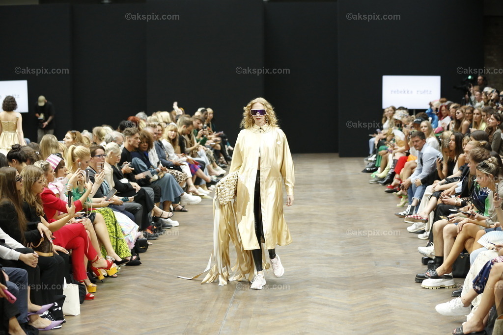 _76A4368 | Die Bildagentur Akspix ist eine Online-Bildagentur und bietet professionelles und kreatives Bildmaterial Royalty free und Rights Managed. Bildarchiv Akspix bietet eine große Auswahl an kreativen und klassischen Motiven.Frankfurt Fotograf, Fotoshooting