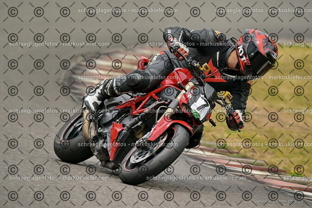 25bt05-1060 | markuskiefer.com - Realisiert mit Pictrs.com