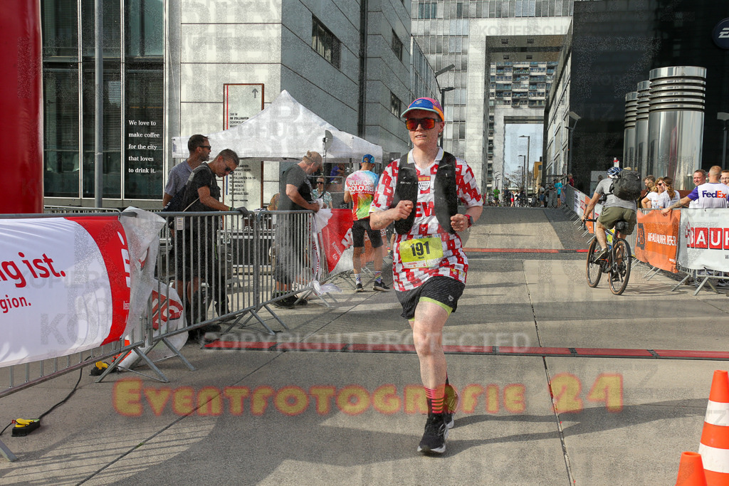 250920_1538_EX1_0321 | Sportfotografie im Rhein-Sieg Kreis, Köln, Bonn, NRW, Rheinland Pfalz, Hessen, etc. Unser Tätigkeitsfeld umfasst den Laufsport vom Volkslauf über den Marathon, Duathlon, Triathon bis zum Ultralauf wie Kölnpfad Ultra oder Schindertrail.