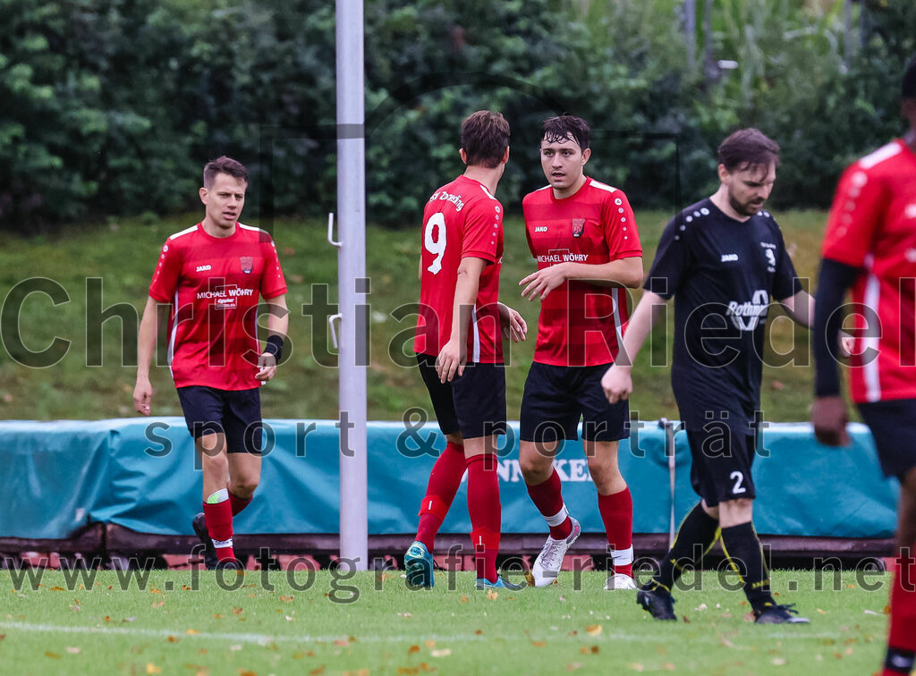 2023-08-27_042_TSV_Zorneding_II_gegen_TSV_Grafing_II | Zorneding, Deutschland, 27.08.2023:
Fußball, A-Klasse 2023 / 2024, 2. Spieltag, TSV Zorneding II gegen TSV Grafing II, Endergebnis: 5:1

Jubel nach dem 3:0 durch Denis Schiffmann (TSV Zorneding, #9)
Denis Schiffmann (TSV Zorneding, #9), Kai Hoffman (TSV Zorneding, #7)

Foto: Christian Riedel / fotografie-riedel.net