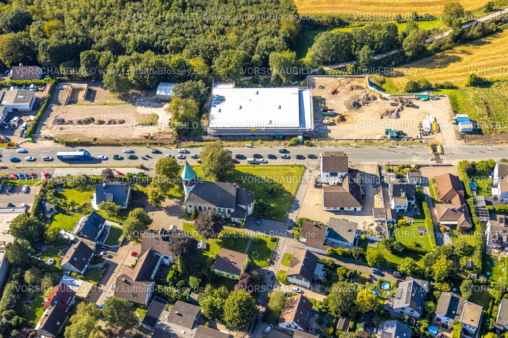 Sprockhoevel240811227Hasslinghausen | Luftbild, Baustelle mit Neubau Netto Supermarkt an der Wittener Straße, Wohngebiet mit kath. Kirche St. Josef, Haßlinghausen, Sprockhövel, Ruhrgebiet, Nordrhein-Westfalen, Deutschland
