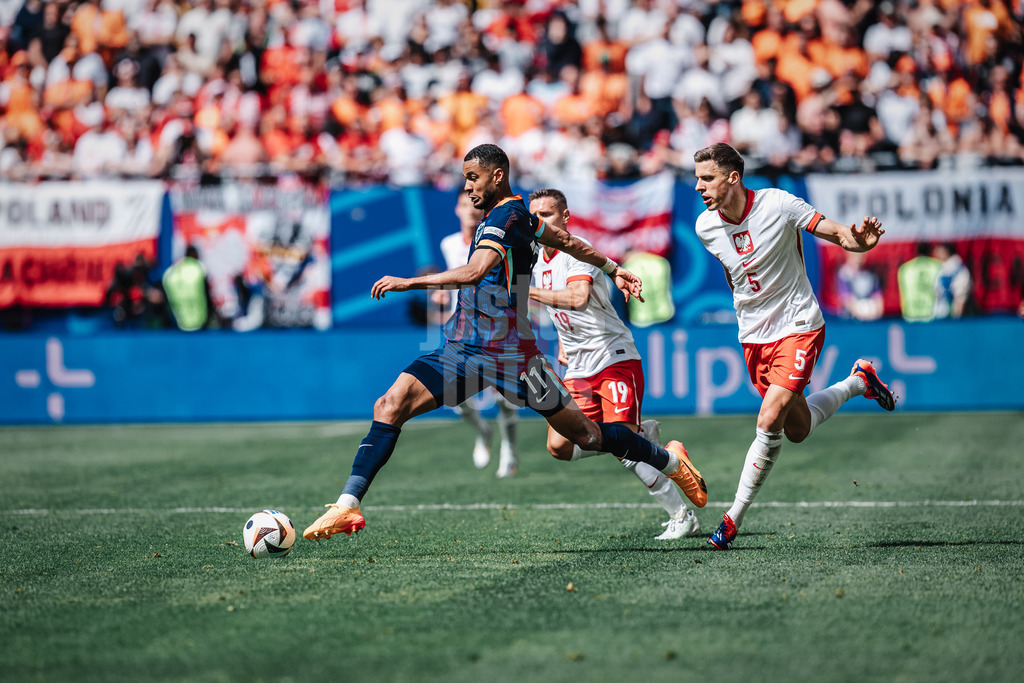 Fußball | Herren | UEFA-Fußball-Europameisterschaft 2024 | Gruppe D | Polen vs. Niederlande | 16.06.2024 | Cody Gakpo (#11, Niederlande) mit dem Ball