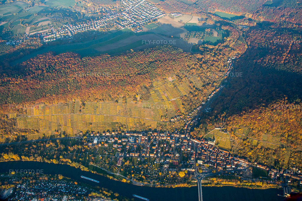 Luftbild: Herbstliche Weinbergslandschaft über Klingenberg am Main in Klingenberg am Main im Bundesland Bayern in Deutschland. Foto: IMG_085036.jpg vom 01.11.2015 durch Werner Riehm/FLY-FOTO.de
