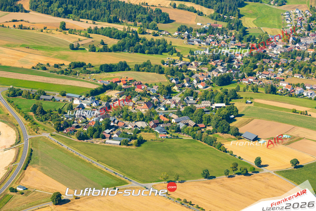 Luftaufnahme von Höchstädt im Fichtelgebirge Vs Google Maps- Die Luftaufnahme wurde 2025 vom UL-Flugzeug heraus erstellt ( keine Drohne ) - Hochauflösende Luftaufnahme - für professionelle Ausdrucke geeignet. Die Geschenkidee !Mit Lizenz und Bildrechte bestellbar