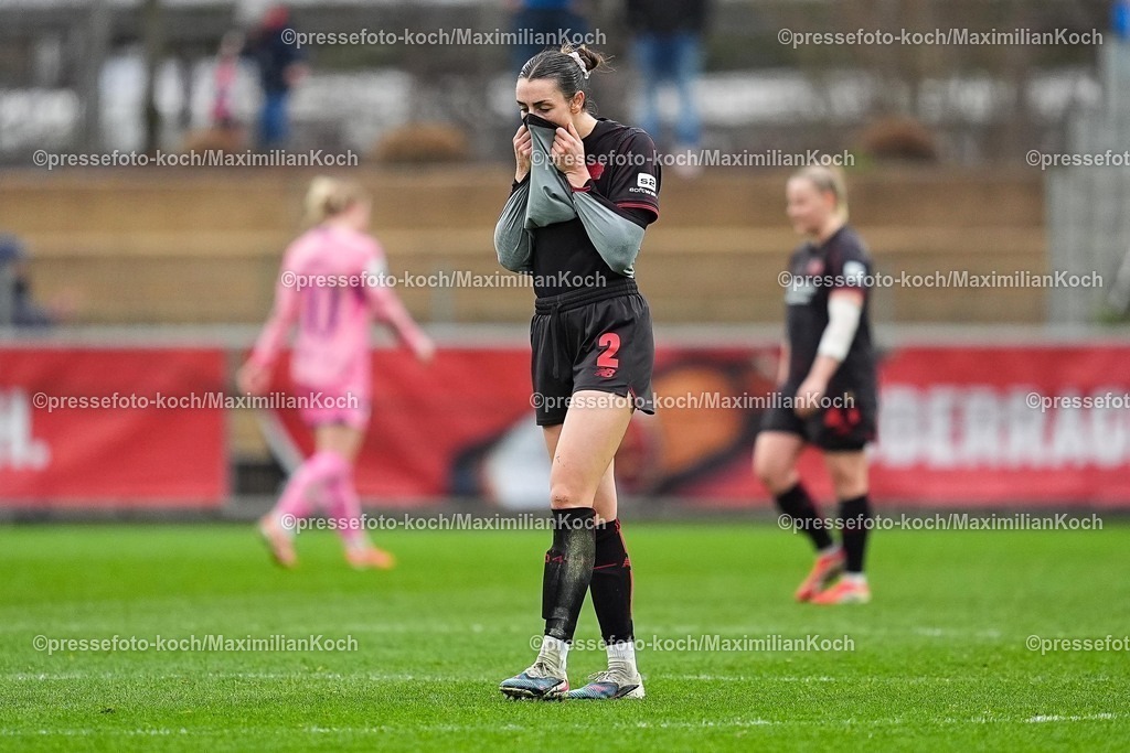 xYDRx22022601032 | 22.02.2026, xydrx, Frauen Fußball, 1.Fußball Bundesliga, Bayer 04 Leverkusen - TSG 1899 Hoffenheim, Saison 2025 2026, Ulrich-Haberland-Stadion: Selina Ostermeier (Bayer 04 Leverkusen #2) enttäuscht nach der 1:0 Niederlage  DFB regulations prohibit any use of photographs as image sequences and or quasi-video.Photo: xYannisxDreimannxPressefotoKochx