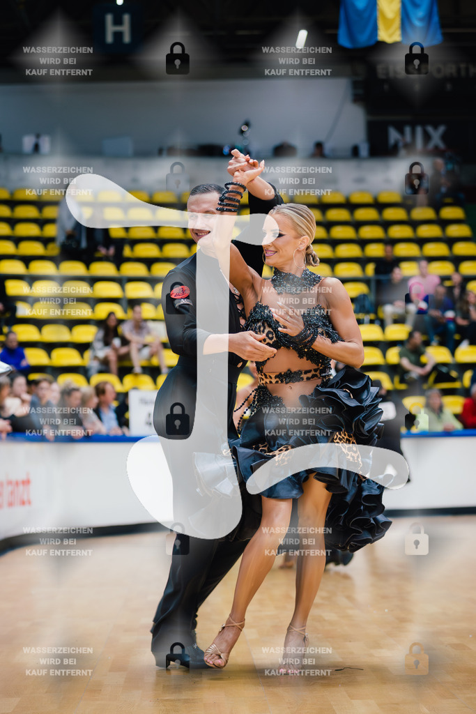 Hessen Tanzt WDSF International Open Latin 1st (17) Artur Balandin _ Anna Salita (T.T.C. Rot-Weiß-Silber Bochum)-2025-05-18-4302 | Webshop for digital downloads and prints of dance sport, event & show photographer Julian Link - Realisiert mit Pictrs.com