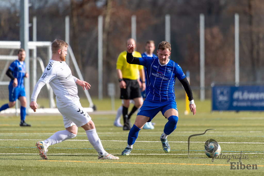FC Rastede-SV Brake | Herren Bezirks-Testspiel; FC Rastede (blau)-SV Brake (weiß) am 02.03.2025 in Rastede (Sportanlage Kötterswegs), Photo: Philip Eiben 2025 - Realisiert mit Pictrs.com