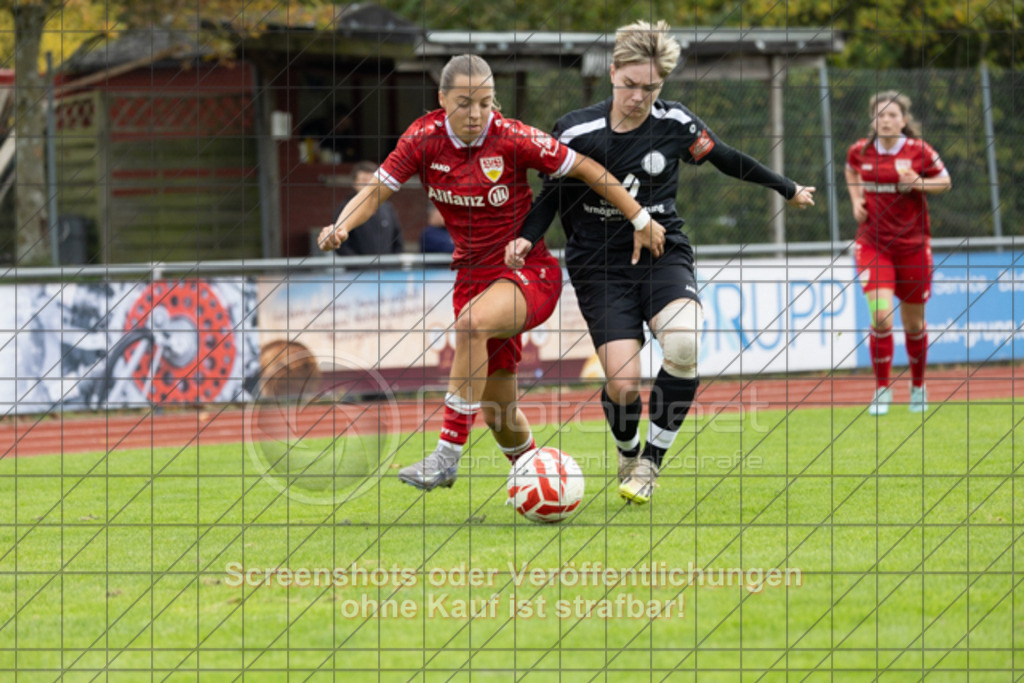 20251012_132153_0349 | #,1.FC Donzdorf (schwarz) vs. VfB Stuttgart II (rot), Fussball, Frauen-Verbandsliga Württemberg, 05. Spieltag, Saison 2025/2026, Rasenplatz Lautertal Stadion, Süßener Straße 16, 73072 Donzdorf, 12.10.2025 - 13:00 Uhr,Foto: PhotoPeet-Sportfotografie/Peter Harich