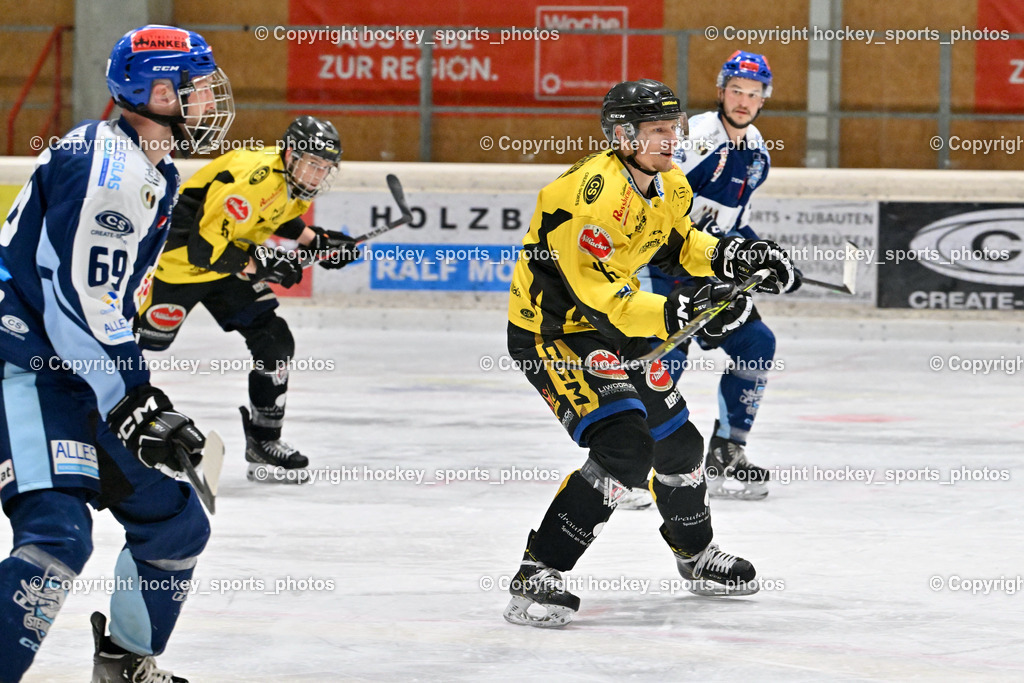 EC Hornets Spittal vs. ESC Steindorf 23.2.2024 | #69 Kreuzer Philipp ESC Steindorf, #16 Nageler Daniel EC Hornets Spittal, 28 Bacher Stefan ESC Steindorf, EC Hornets Spittal vs. ESC Steindorf 23.2.2024, EC Hornets Spittal vs. ESC Steindorf 23.2.2024 am 23.02.2024 in Spittal an der Drau (Eissportzentrum Spittal), Austria, (Photo by Bernd Stefan)