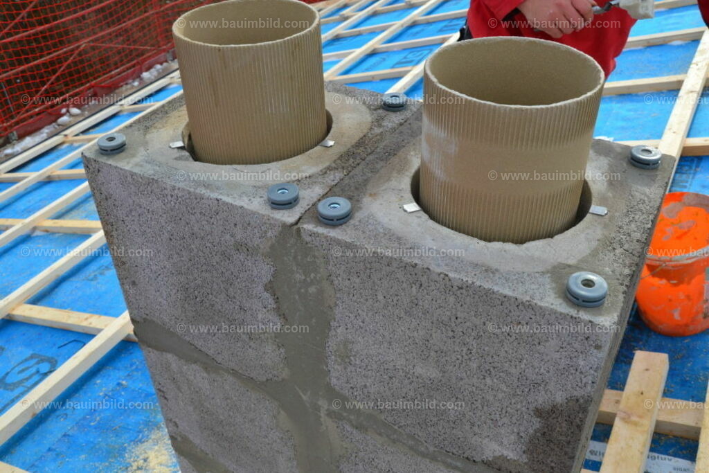 bib-lg08-schornstein-0051 | Nach LV-Leistungsgruppen sortierte Detailfotos über den Bau eines Hauses. Alle Hausbau-Bilder direkt vom Urheber und Autor der Website Haus-Selber-Bauen.com
