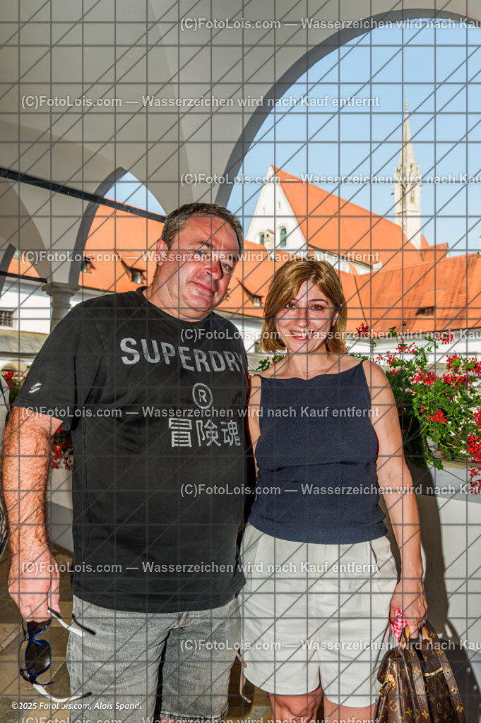 _ALP2836_Festivaleroeffnung | XLI. CHOPIN-Festival - Kartause Gaming, Fr 15. Aug. 2025, 16.00 Uhr, FEIERLICHE ERÖFFNUNG, MUSIKKAPELLE GAMING - Kapellmeister: Andreas Kalteis, GOLDHAUBEN- UND TRACHTENGRUPPE LACKENHOF, Chor 'Resonans con Tutti' - Chorleitung: Arlena und Waldemar Galazka, in der Barockbibliothek der Kartause.  Begrüßung durch Intendant Dr. Theodor Kanitzer,  Festreden durch die Botschafter und Eröffnungsrede durch LAbg. Anton Erber in Vertretung für die Landeshauptfrau.