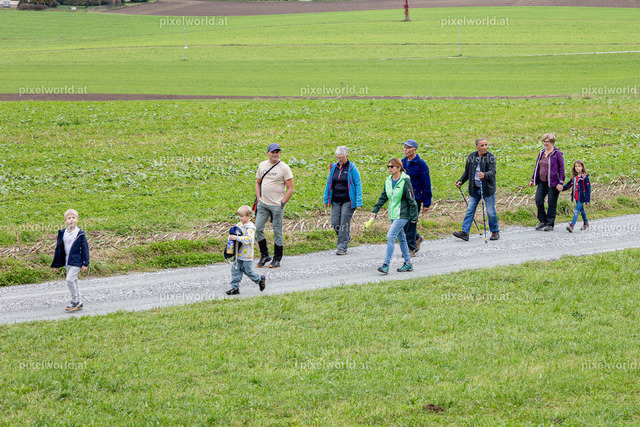 Familienwandertag der Stadtgeminde Feldkirchen - 26102023 | Bildershop von pixelworld.at - Realisiert mit Pictrs.com