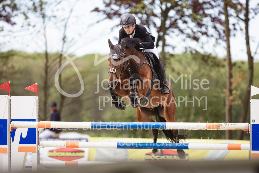 240428_Spenge_M2-Spr-110 | Deine schönsten Turniermomente als professionelle Fotos! Entdecke hochwertige Pferdesport-Fotografie im Online-Shop. Jetzt Fotos finden & bestellen!