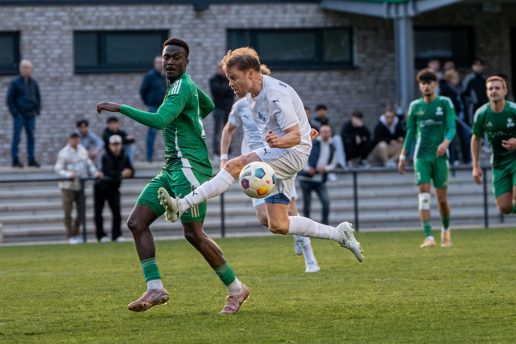 Fußball I Herren I Saison 2025-2026 I Landesliga Weser-Ems I 23. Spieltag I SFN Vechta - BW Lohne II I 01582 | jns.sportfotos - Realisiert mit Pictrs.com