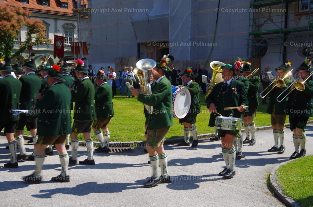 IMGP4663 | fotografiert von Axel PollmannLeonhardi Wallfahrt Benediktbeuern und Murnau, Fronleichnam, Fasching, Landschaft im Loisachtal und Benediktbeuern  - Realisiert mit Pictrs.com