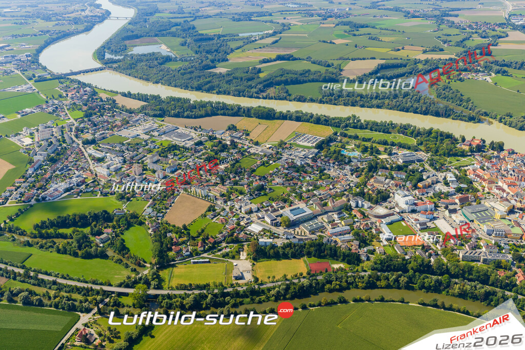 Luftaufnahme von Schärding - Die Luftaufnahme wurde 2025 vom UL-Flugzeug heraus erstellt ( keine Drohne ) - Hochauflösende Luftaufnahme - für professionelle Ausdrucke geeignet. Die Geschenkidee !Mit Lizenz und Bildrechte bestellbar