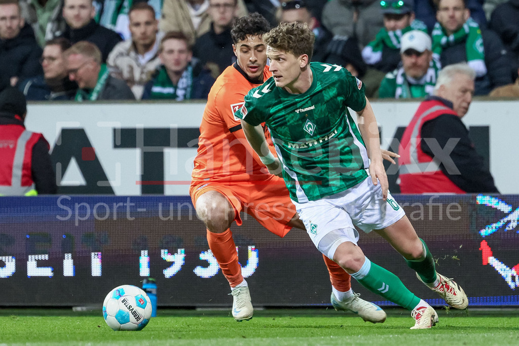 Fussball, Bundesliga, SV Werder Bremen - Eintracht Frankfurt | v.li.: Fares Chaibi (Eintracht Frankfurt, 8) und Jens Stage (SV Werder Bremen, 6) im Zweikampf, Duell, Dynamik, Aktion, Action, Spielszene, DIE DFL-RICHTLINIEN UNTERSAGEN JEGLICHE NUTZUNG VON FOTOS ALS SEQUENZBILDER UND/ODER VIDEOÄHNLICHE FOTOSTRECKEN. DFL REGULATIONS PROHIBIT ANY USE OF PHOTOGRAPHS AS IMAGE SEQUENCES AND/OR QUASI-VIDEO.