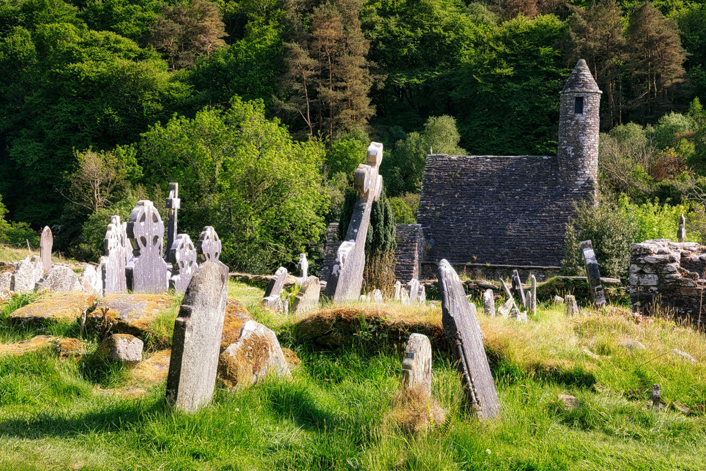 Glendalough | Ein alter mystischer Friedhof bei Glendalough in Irland - Realisiert mit Pictrs.com