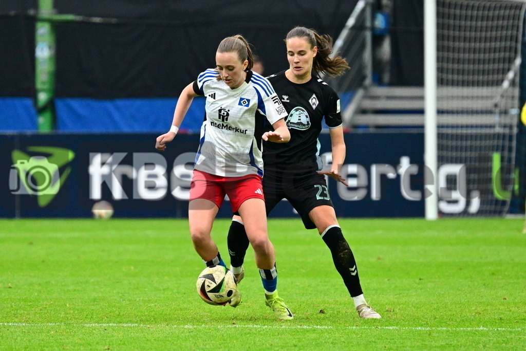 KBS Picture_HSV-Bremen_Frauen_046 | v.l. Schulz Victoria (HSV Frauen) , Nemeth Hanna (Werder Bremen Frauen) ,Sportplatz :  Volksparkstadion, - Realisiert mit Pictrs.com