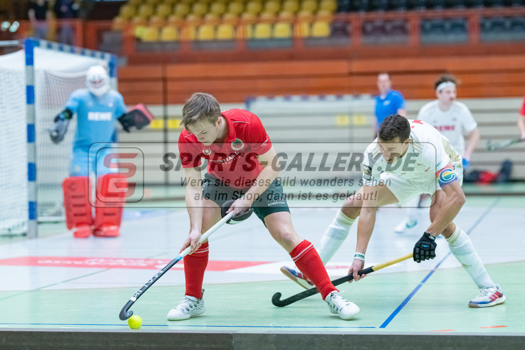 HK_20230122_103268 | 1. Bundesliga ( Halle ) Herren Crefelder HTC - Rot-Weiss Köln am 22.1.2023 Crefelder HTC  ( CHTC ) Halle Glockenspitz , Krefeld , Elias Friedrich ( Crefelder HTC #11 ) , Antheus Barry ( Rot-Weiss Köln #16 )