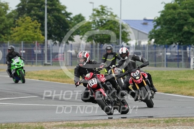 2024_05_16_PBK_17883 | Sportfotografie; SlowMotion; Video; Rennstrecke; Hafeneger; Speer; Racing; RSE; BMW; CBO; Trackday; Motorsportarena; Hockenheimring; Brno; Most; Barcelona; Valencia