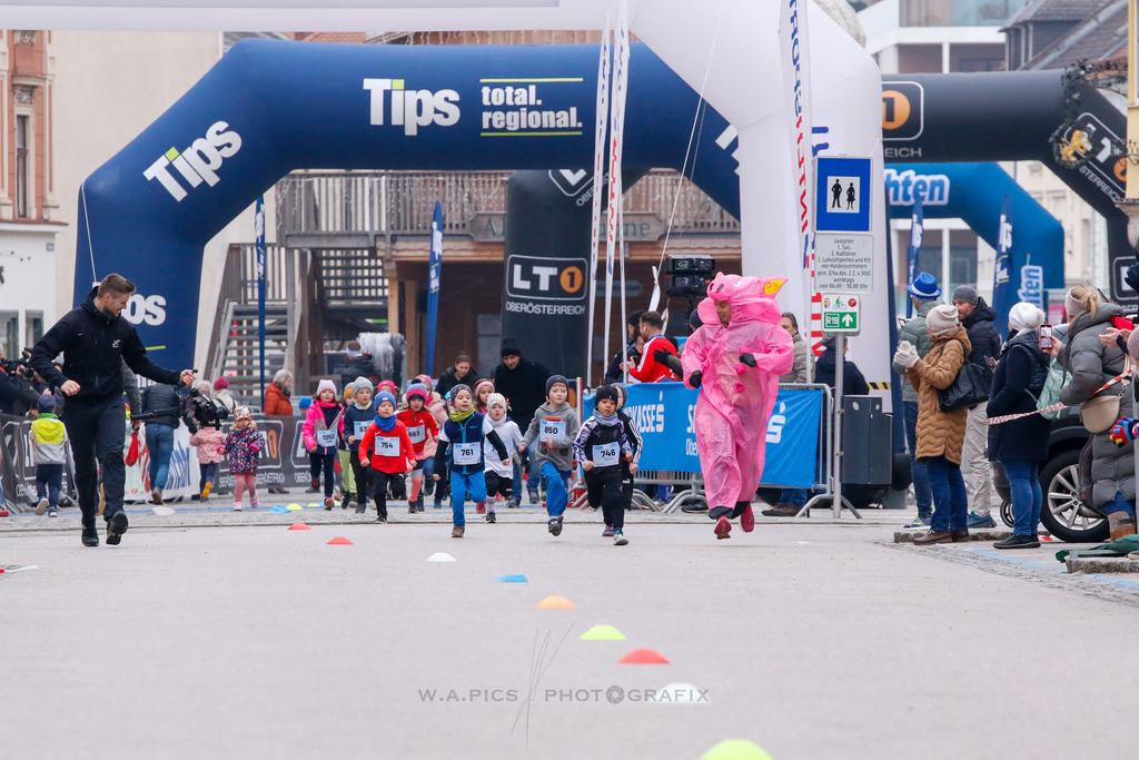 AW_20231231awmac6688 | WELS, 31.12.2023, Sparkasse Silvesterlauf Wels 2023 , Image shows: Photo: WAPICS / Andreas Willdoner