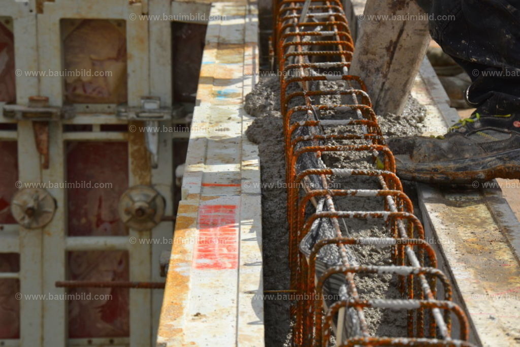 bib-lg04-betonarbeiten-0189 | Nach LV-Leistungsgruppen sortierte Detailfotos über den Bau eines Hauses. Alle Hausbau-Bilder direkt vom Urheber und Autor der Website Haus-Selber-Bauen.com