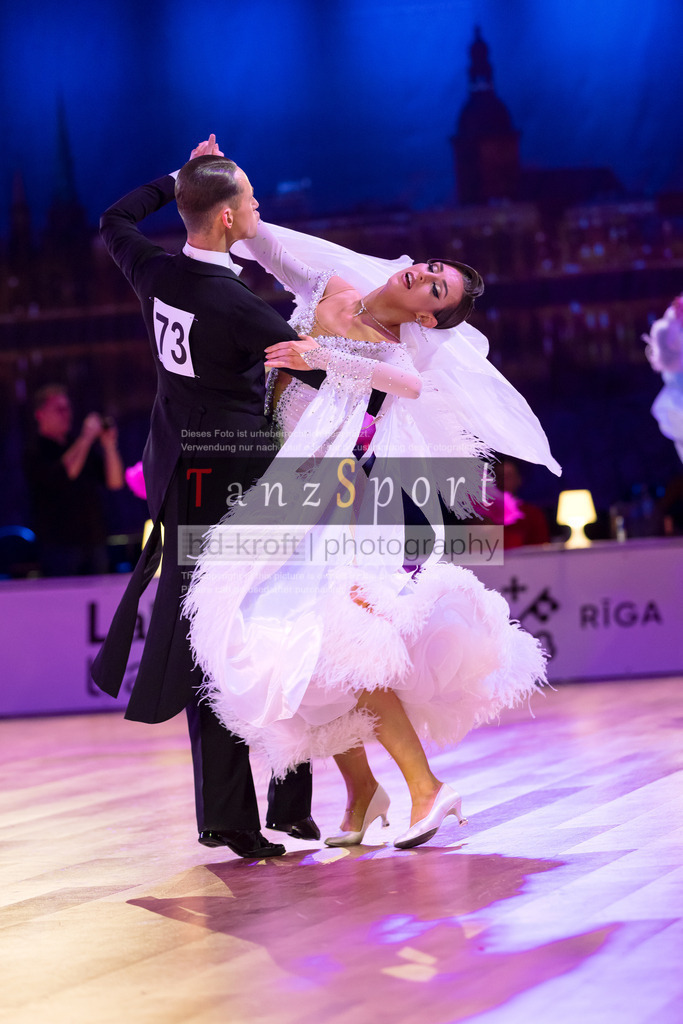 20241215_WDSF_Int_Open_Std-Riga-9618 | Tanzsportbilder, Standardtanz, Lateintanz, WDSF, DTV, LTVB, dancecomp, goc, hessen tanzt, blaues band der spree, walzer, tango, wiener walzer, slowfox, quickstepp, samba, rumba, cha-cha-cha, paso doble. jive, hd-kroft photography, turniertanzsport