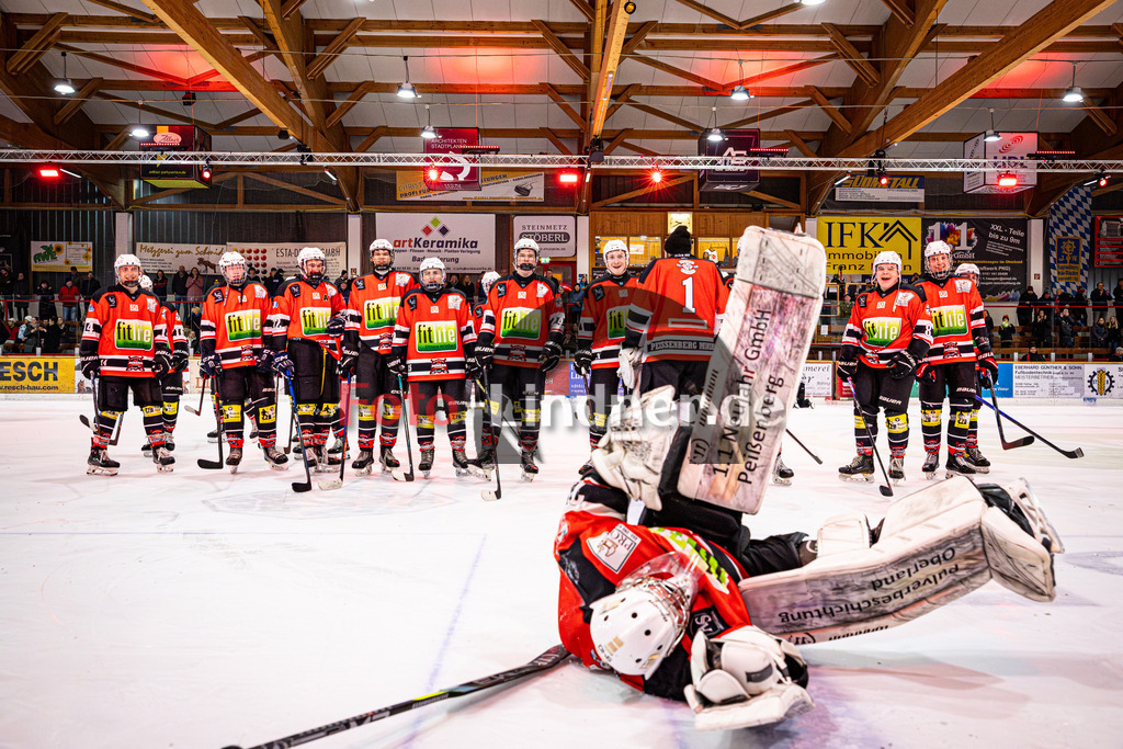 Peißenberg MINERS U20 gegen EC Peiting U20 | Eishockey Bayernliga U20 Vorrunde, Peißenberg MINERS U20 gegen EC Peiting U20, 20260228,Feier, Sieg,2026-02-28 in Peißenberg (flatbuy Arena Peißenberg), Copyright: WolfgangxLindner www.foto-lindner.de