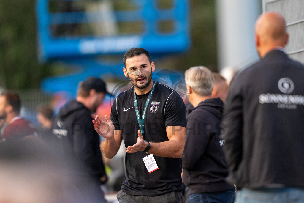 SG Sonnenhof Großaspach vs. Arminia Bielefeld, Fussball, DFB-Pokal, 1. Runde, 22.08.2026 | Lucca Volkmer (Pressesprecher SG Sonnenhof Großaspach),SG Sonnenhof Großaspach vs. Arminia Bielefeld, Fussball, DFB-Pokal, 1. Runde, 22.08.2026,DFB regulations prohibit any use of photographs as image sequences and/or quasi-video