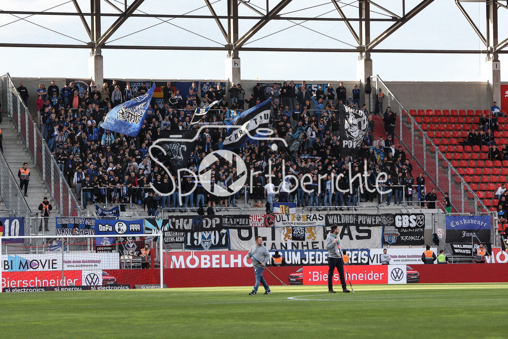 FC Ingolstadt - SV Waldhof Mannheim | Die mitgereisten Fans aus mannheim unsterstuetzen ihr Team in Ingolstadt / Ultras