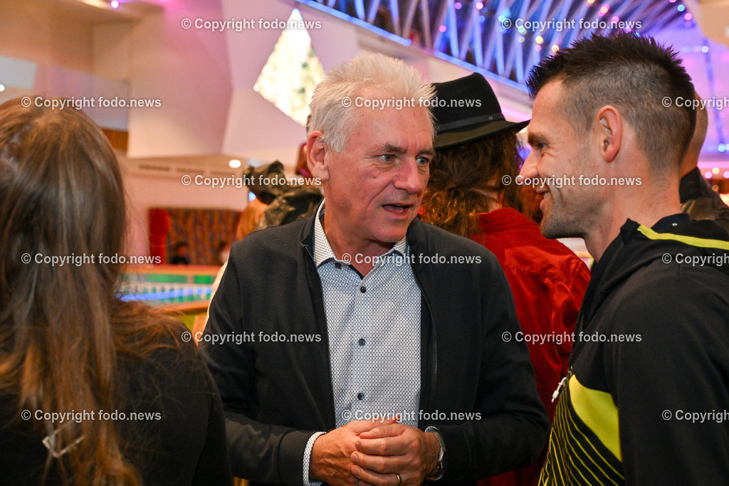 Lassts mas sche griassn_ 2 Tagesbart_ 31.10.2024-68 | bilder, linz, oberösterreich, österreich, europa, photo, foto, tiere, hunde, landwirtschaft, landschaft, politik, wirtschaft, wissenschaft, industrie, verkehr, medizin, society, fodo.news