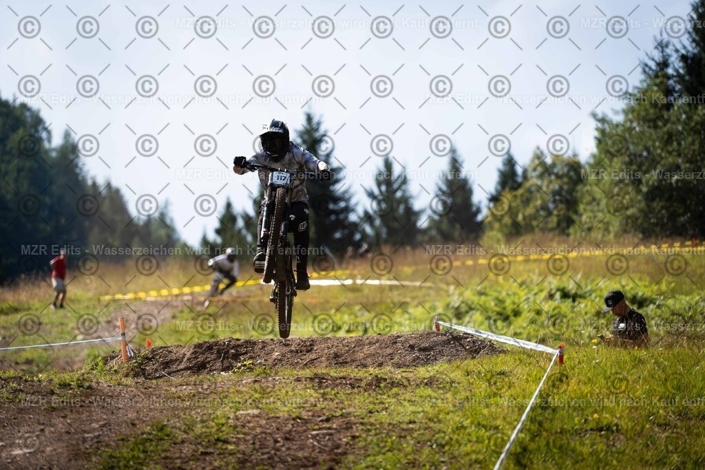 x-124 | mzredits - Realisiert mit Pictrs.com