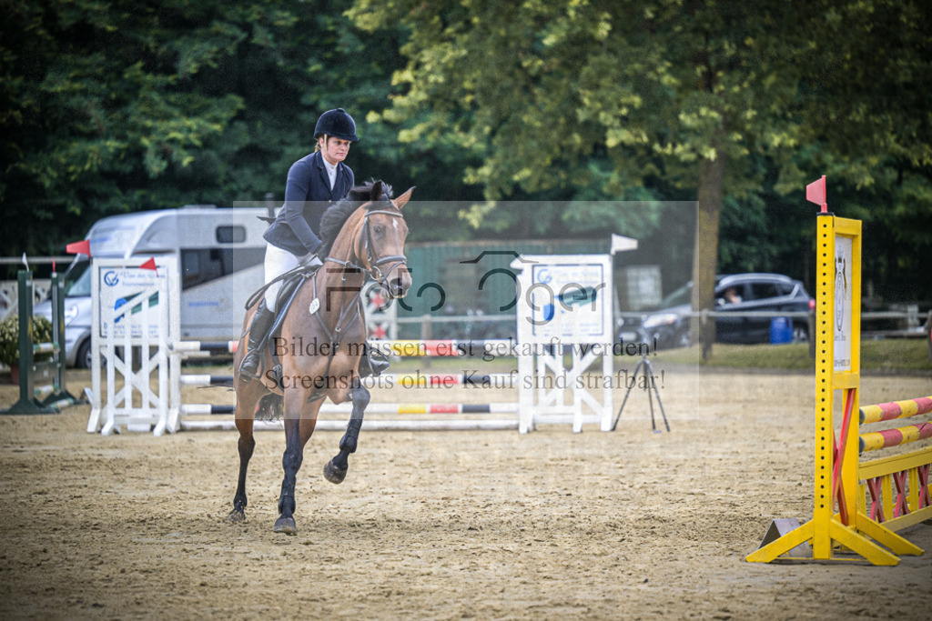 DOS_2774 | Entdecke hochwertige Reitturnierfotos von Foto Oger. Professionell, emotional und authentisch – jetzt Lieblingsmomente im Shop bestellen.Deutschlandweite Turnierfotografie. - Realisiert mit Pictrs.com