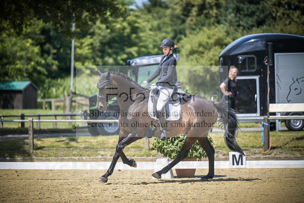 DOS_4278 | Entdecke hochwertige Reitturnierfotos von Foto Oger. Professionell, emotional und authentisch – jetzt Lieblingsmomente im Shop bestellen.Deutschlandweite Turnierfotografie. - Realisiert mit Pictrs.com