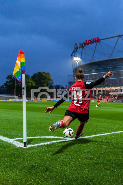 20240927_NSZ_1289_1 | Eckball Kristin Kögel (Bayer Leverkusen,No.11)DEU, Leverkusen, 27.09.2024 Fußball, Frauen, Google Pixel Frauen-Bundesliga, Saison 2024/2025, 4. Spieltag, Bayer 04 Leverkusen - TSG HoffenheimDIE DFB-RICHTLINIEN UNTERSAGEN JEGLICHE NUTZUNG VON FOTOS ALS SEQUENZBILDER UND/ODER VIDEOÄHNLICHE FOTOSTRECKEN - Realisiert mit Pictrs.com
