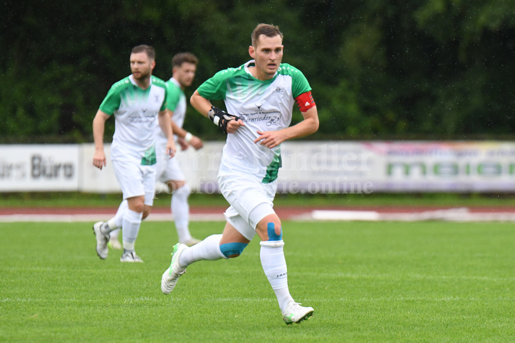 SpVgg GW Deggendorf : FC Obernzell-Erlau | Matthias Schaefer (SpVgg GW Deggendorf #18) - Realisiert mit Pictrs.com